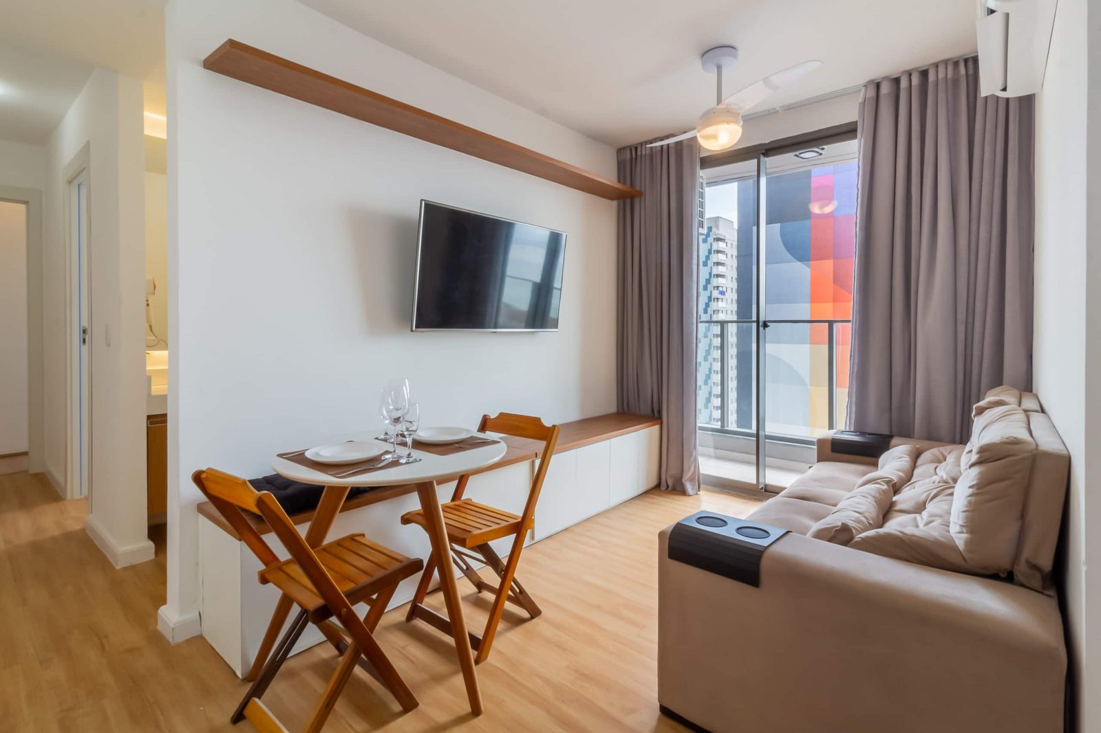 Wohn- und Esszimmer mit Balkon