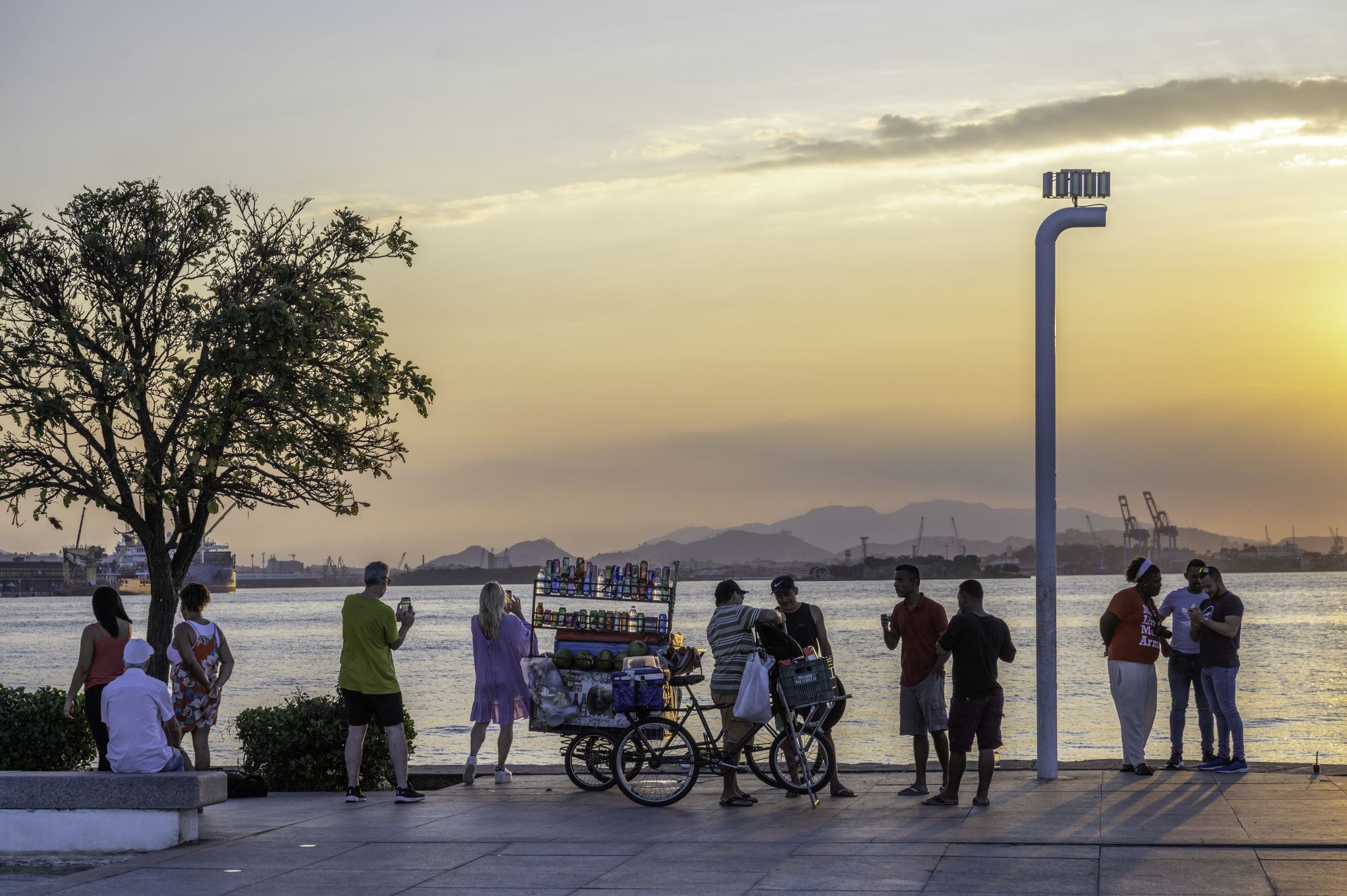 Der Sonnenuntergang an der Orla Conde, der Uferpromenade anstelle der früheren Hochstraße.